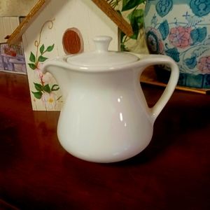 Fine White Porcelain 8oz coffee creamer petite pitcher with lid